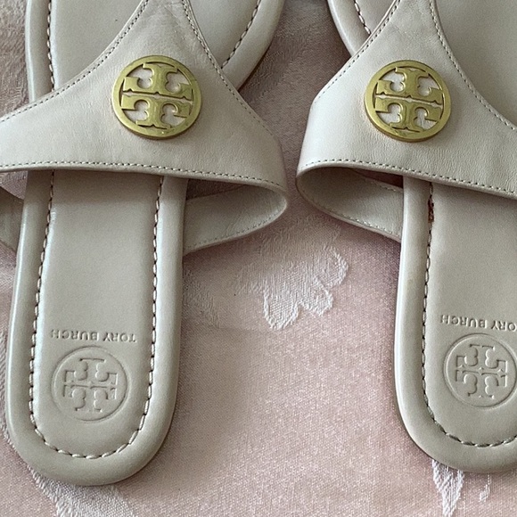Tory Burch Beige Sandals with Gold Logo - Picture 2 of 8